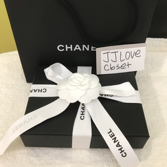 Brand New Authentic Chanel 18S Green Card Holder. - Picture 5 of 5